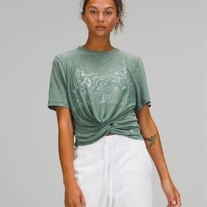Lululemon crescent tee *veil